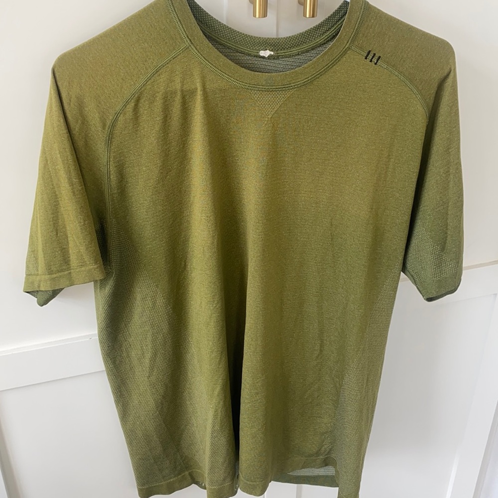 Lululemon men’s workout shirt